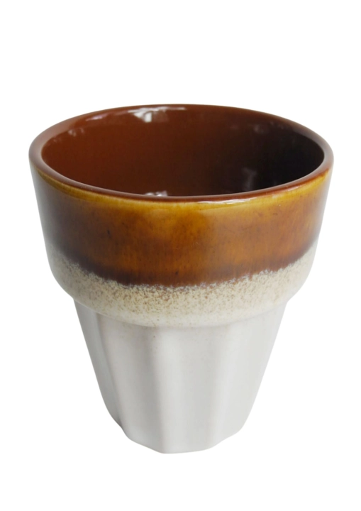 Mały brązowy kubek bez ucha do kawy espresso