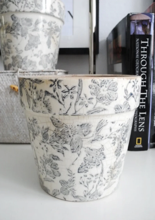 Ceramiczna osłonka dla miłośniczek stylu vintage i francuskiego designu