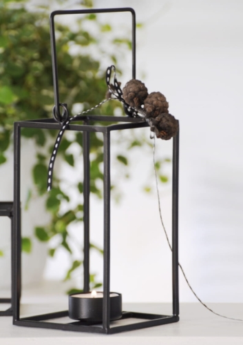 Minimaalistyczny metalowy świecznik z uchwytem