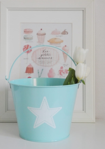 Wiaderko dekoracyjne w pastelowym kolorze z białą gwiazdką