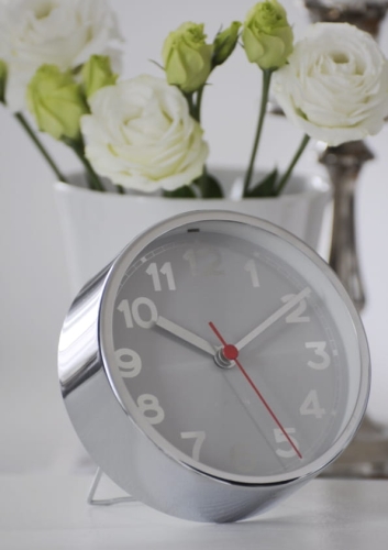 Budzik w minimalistycznym stylu KARLSSON 