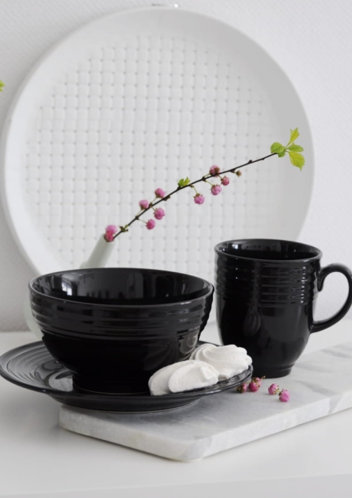 Komplet śniadaniowy  z czarnej ceramiki