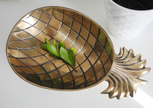 Patera w kształcie złotego ananasa