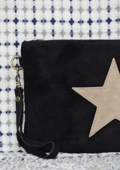 Kosmetyczka z czarnego zamszu z gwiazdą