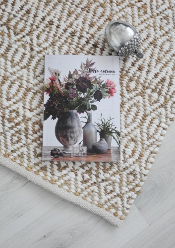 Chodnik z naturalnych materiałów