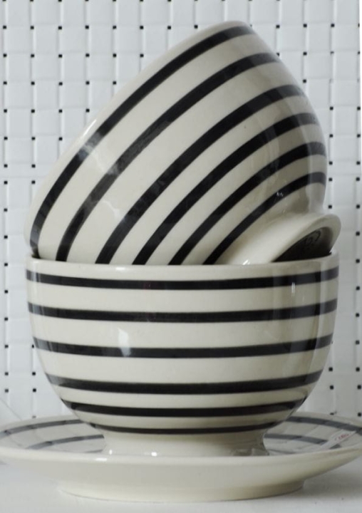 Miseczka bolesławiecka w paski – ręcznie malowana ceramika