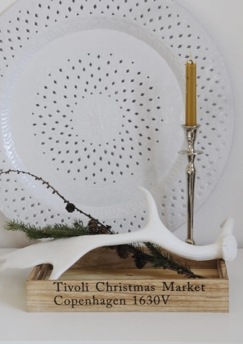 Drewniana taca ze świątecznym motywem