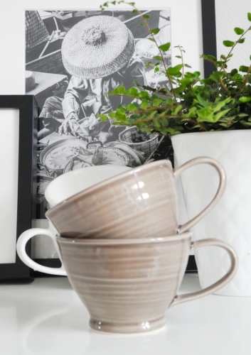 Filiżanka do kawy z brązowej ceramiki