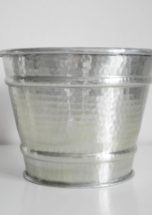 Orientalna metalowa osłonka na doniczkę