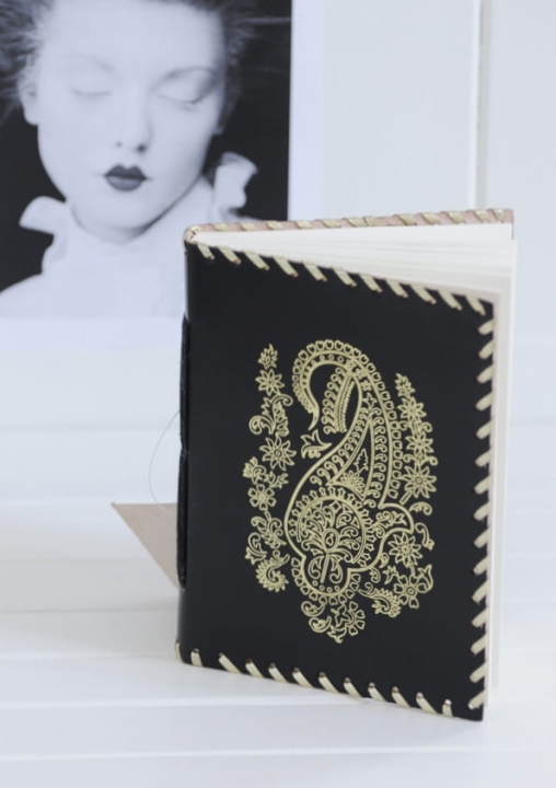 Ręcznie wykonany notes w skórzanej oprawie – elegancki prezent w stylu boho