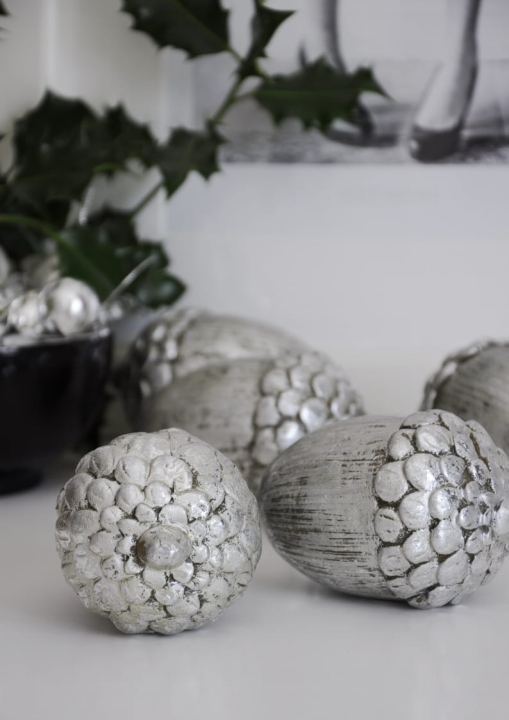 Dekoracyjny srebrny żołądź