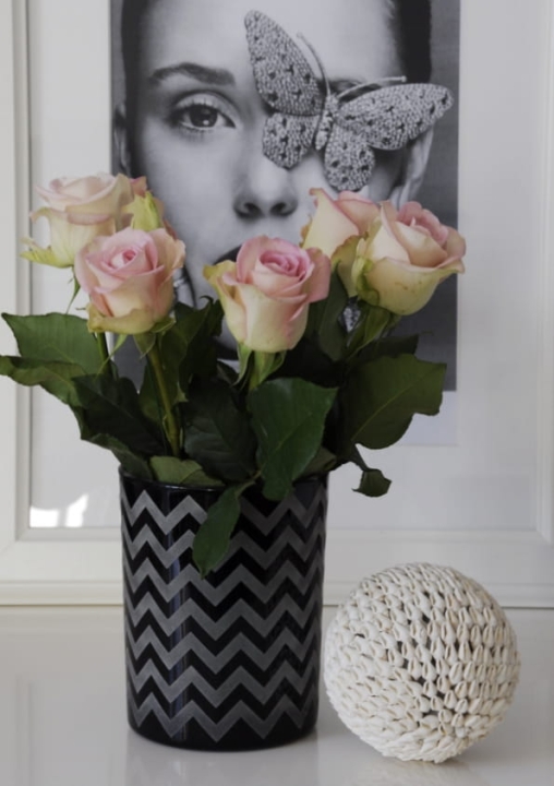 Nowoczesna dekoracja do salonu – pojemnik ZIG ZAG w stylu glamour