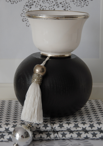 Czarka marokańska Tine K Home – biała ceramika ze srebrnym wykończeniem