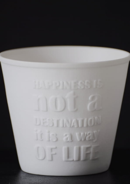 Lampion porcelanowy z tealightem – subtelne światło w nowoczesnym wnętrzu