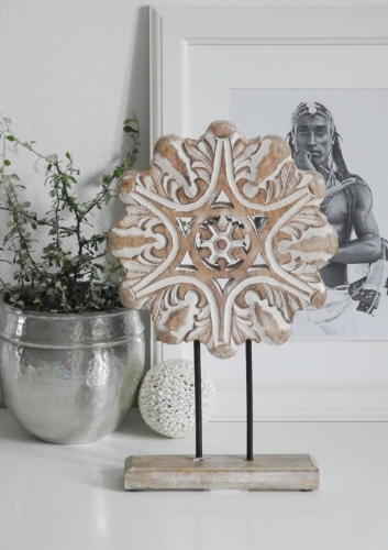 Drewniana dekoracja do postawienia