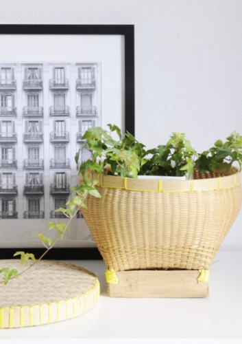 Kosz z wieczkiem i żółtym dekorem