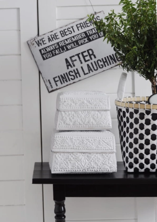 Stylowa dekoracja z metalu z napisem BEST FRIENDS