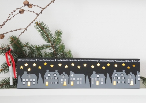 Ozdoba świąteczna z lampkami LED i domkami