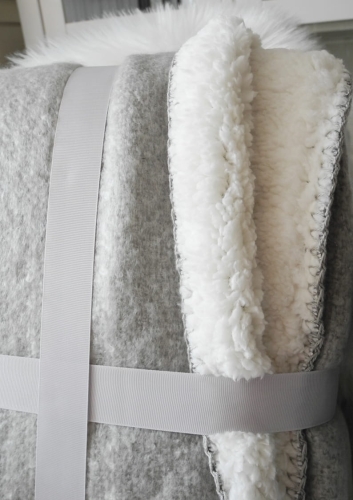 Ciepły koc w delikatnych kolorach