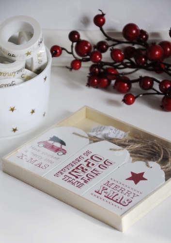 Drewniane przywieszki do prezentów świątecznych