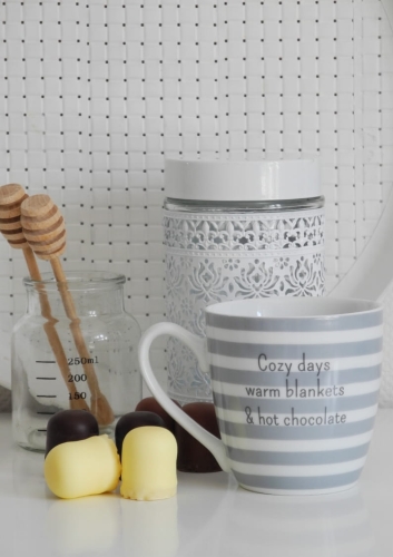 Kubek do kawy w szare paski