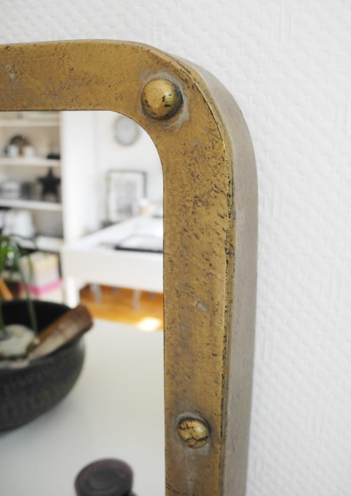 Loftowe lustro na ścianę