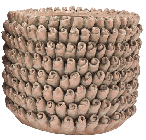 Doniczka betonowa w kolorze terakoty o strukturalnej fakturze przypominającej muszelki, styl vintage od Kokonhome.