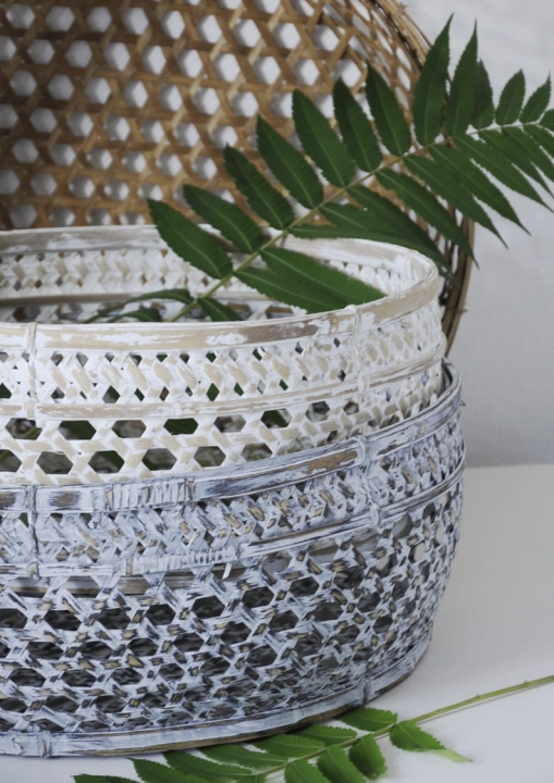 Ozdobny kosz w kolorze szarym