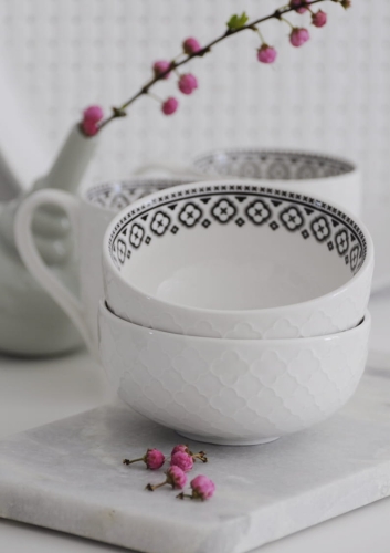 Biała miseczka  z czarnym wzorem