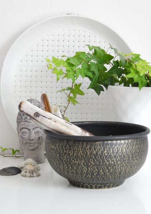 Dekkoracyjna metalowa miska w orientalnym stylu