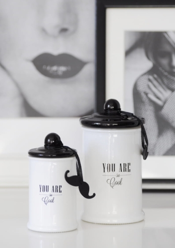 Świeca dekracyjna w szklanym pojemniku