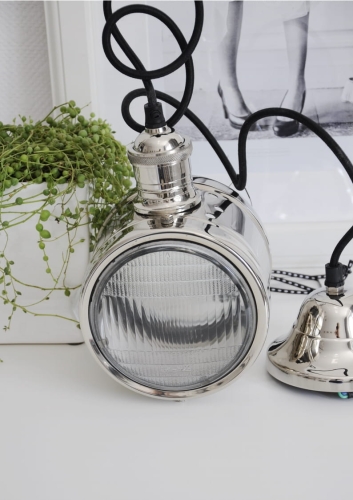 Efektowna srebrna lampa sufitowa