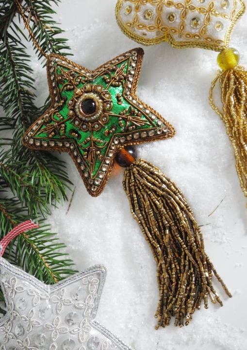 Zawieszka zielona gwiazda naszywana cekinami